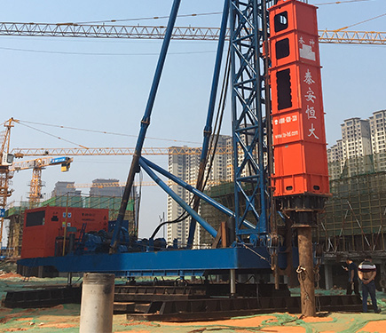 Hydraulic Pile Hammer in Action