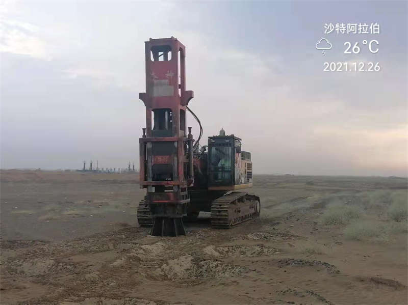The Rapid Impact Compaction is refitted and installed on the excavator The Rapid Impact Compaction is refitted and installed on the excavator